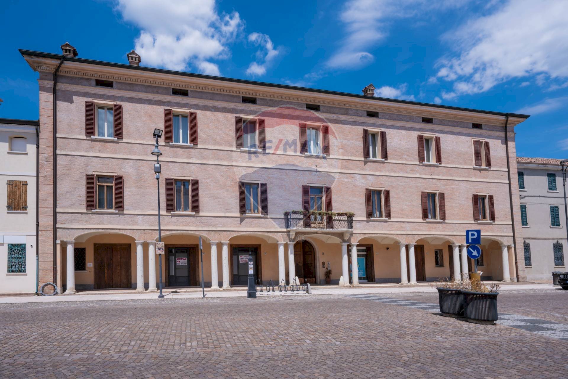 Edificio all\'aperto - Villa Piazza della Libertà, Castelmassa - photo 1