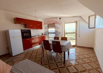 Sala da pranzo - Trilocale Viale Uria
 
183, Ischitella - foto 11