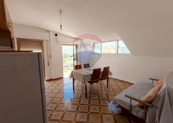 Sala da pranzo - Trilocale Viale Uria
 
183, Ischitella - foto 12