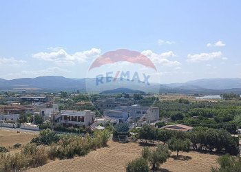 Vista delle montagne - Trilocale Viale Uria
 
183, Ischitella - foto 17