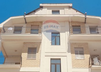 Edificio all\'aperto - Trilocale Viale Uria
 
183, Ischitella - foto 43