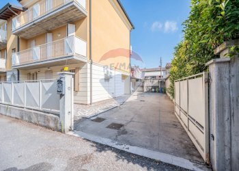 Edificio all\'aperto - Trilocale Via Manfrassina
 
49, Viadana - foto 39