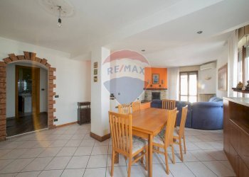 Sala da pranzo - Quadrilocale Costa Volpino - foto 4