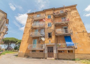 Edificio all\'aperto - Trilocale Via Del Pettinaro
 
40, Ischia di Castro - foto 3