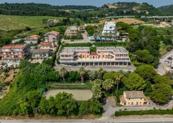 Foto 2 - Hotel Contrada Montecatino
 
80, Massignano - foto 2