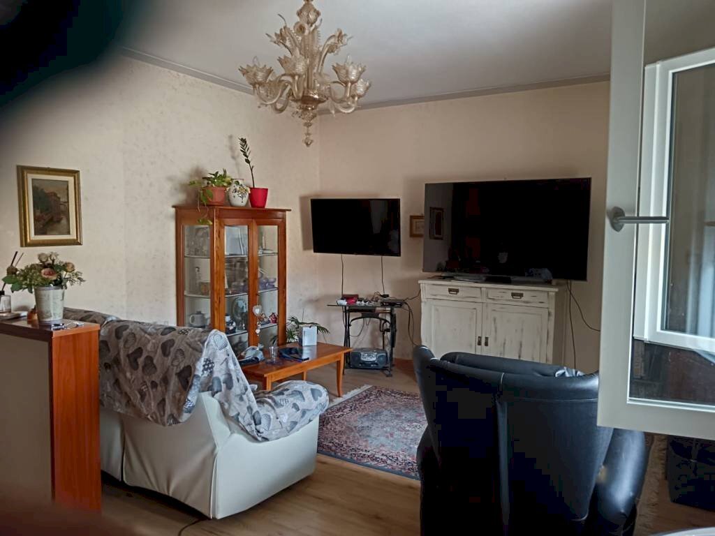 Salone - Trilocale via Ugo da Carpi, Carpi - foto 1