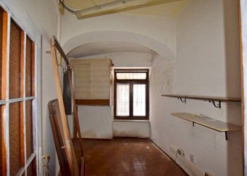 Stanza non arredata - Negozio piazza Cesare Battisti, 2, Mondovì - foto 4