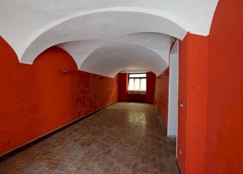 Interno palazzo - Negozio piazza Cesare Battisti, 2, Mondovì - foto 9