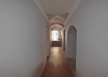 Corridoio - Negozio piazza Cesare Battisti, 2, Mondovì - foto 10