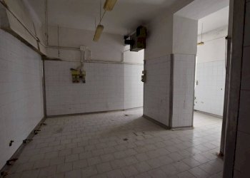 Magazzino - Negozio piazza Cesare Battisti, 2, Mondovì - foto 11