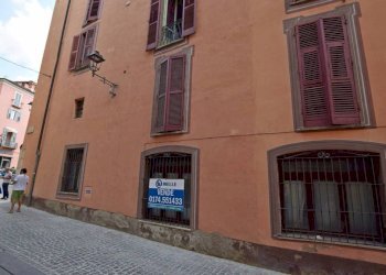 Facciata - Negozio piazza Cesare Battisti, 2, Mondovì - foto 18