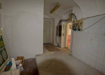 Salone - Negozio piazza Cesare Battisti, 2, Mondovì - foto 14