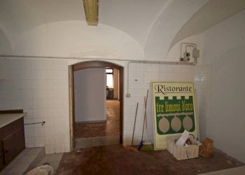 Salone - Negozio piazza Cesare Battisti, 2, Mondovì - foto 15