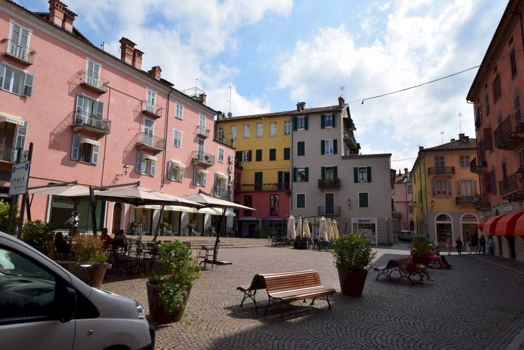 Zona - Negozio piazza Cesare Battisti, 3, Mondovì - foto 2