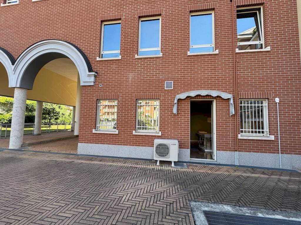 Facciata - Shop via Torino, 42, Biella - photo 2