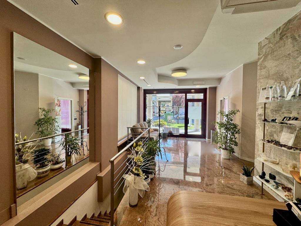 Salone - Shop via Torino, 42, Biella - photo 3