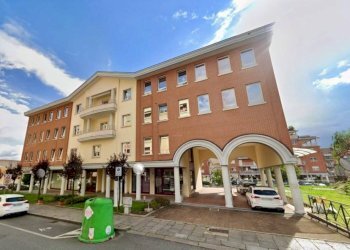 Facciata - Shop via Torino, 42, Biella - photo 1