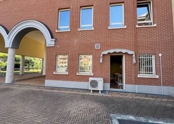 Facciata - Shop via Torino, 42, Biella - photo 2