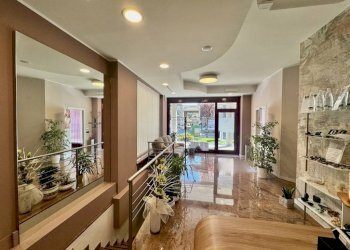 Salone - Shop via Torino, 42, Biella - photo 3