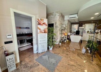 Salone - Shop via Torino, 42, Biella - photo 5