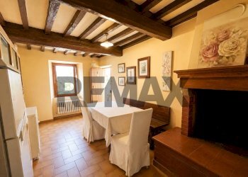 Sala da pranzo - Four-room apartment Loc. Poggio di Loro
 
7, Loro Ciuffenna - photo 1