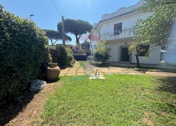 Giardino - Casa semi indipendente Via delle viole
 
9, Ardea - foto 3