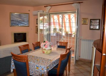 Sala da pranzo - Trilocale Viale Marino
 
39, Ardea - foto 9