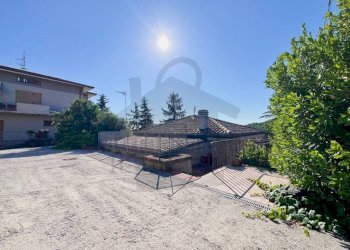 Cortile interno - Villa via Montegelli Mellino, 30, Sogliano al Rubicone - foto 42