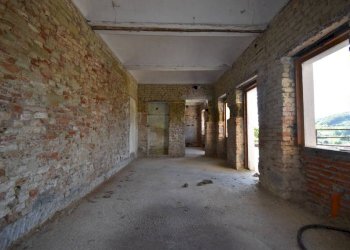 Corridoio - Rustico via Valeirole, Corneliano d'Alba - foto 9