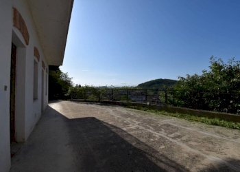 Cortile interno - Rustico via Valeirole, Corneliano d'Alba - foto 18