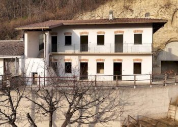 Facciata - Rustico via Valeirole, Corneliano d'Alba - foto 1