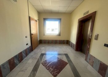 Interno palazzo - Ufficio via Renata Bianchi, Genova (zona Cornigliano) - foto 15