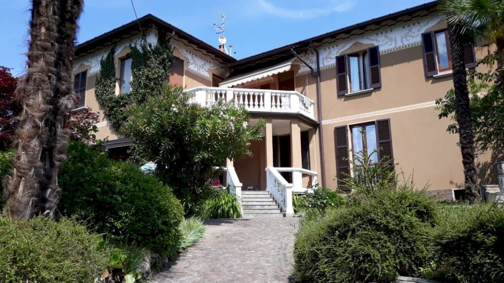 Facciata - Villa via Fugino, 7, Porto Valtravaglia - foto 3