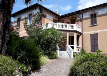 Facciata - Villa via Fugino, 7, Porto Valtravaglia - foto 13