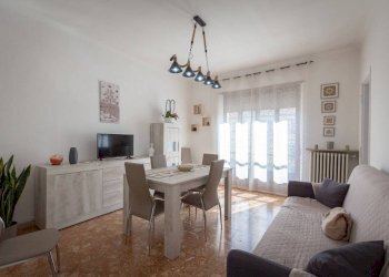 Salone - Trilocale via Torino, 165, Castiglione Torinese - foto 1