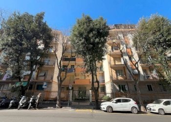 Facciata - Three-room apartment at auction via Napoli, 78, Genova - photo 1
