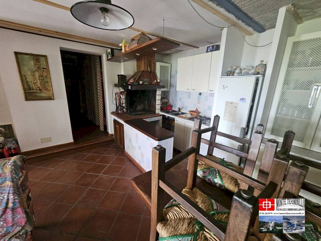 Salone - Trilocale via dell'Anello, Rieti - foto 2