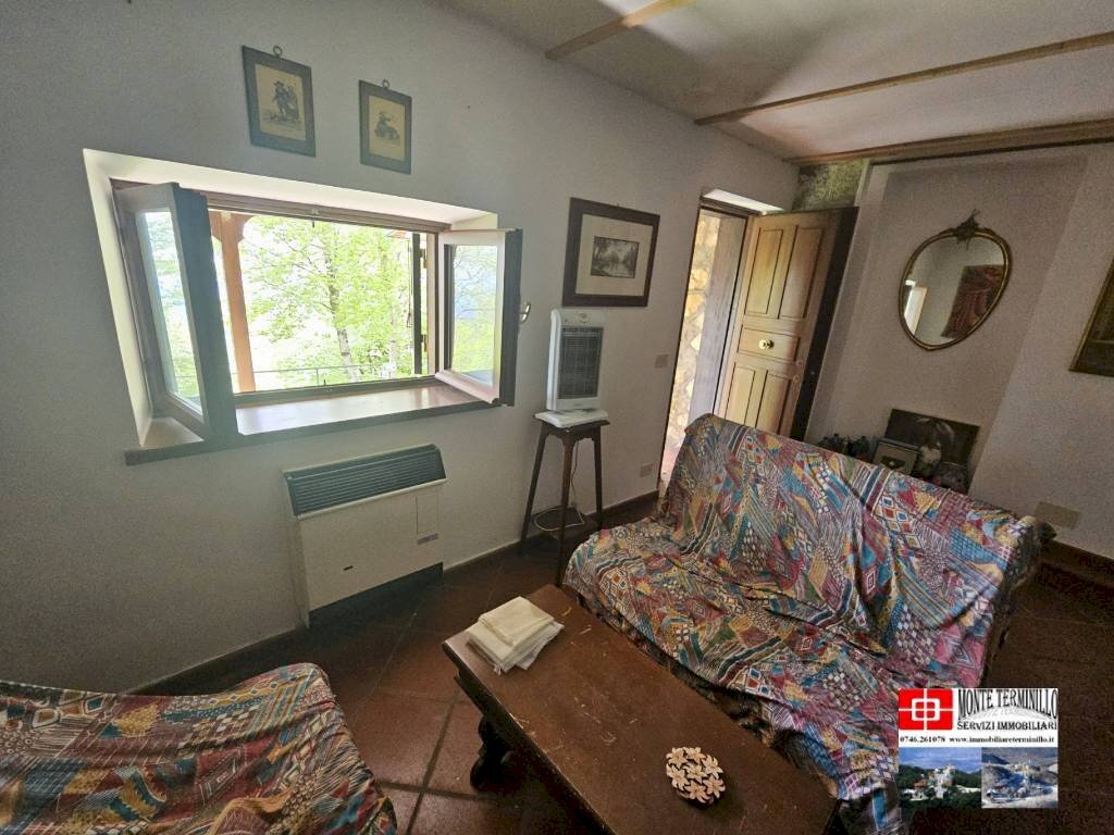 Salone - Trilocale via dell'Anello, Rieti - foto 3