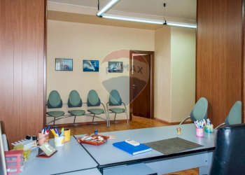 Accoglienza/sala d\'attesa - Appartamento Viale Vittorio Veneto
187, Catania - foto 5