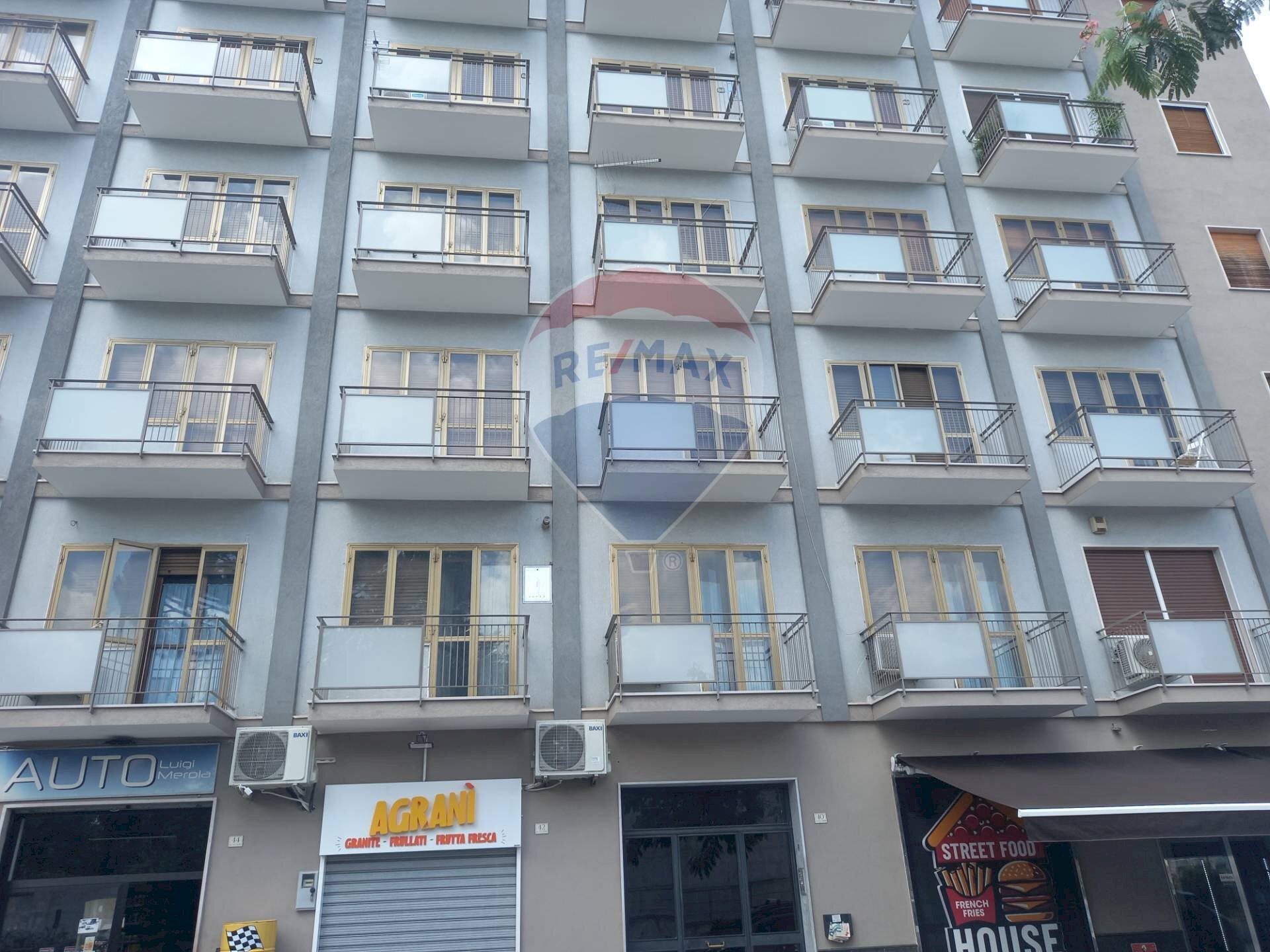 Edificio all\'aperto - Three-room apartment Via Unità Italiana
 
40, Caserta - photo 3