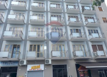 Edificio all\'aperto - Trilocale Via Unità Italiana
 
40, Caserta - foto 3