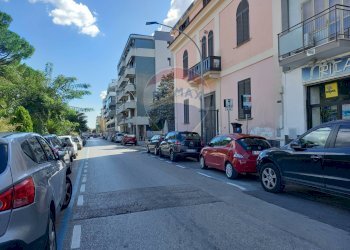 Edificio all\'aperto - Trilocale Via Unità Italiana
 
40, Caserta - foto 2