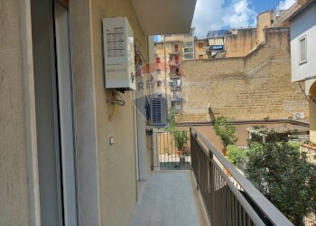 Balcone - Trilocale Via Unità Italiana
 
40, Caserta - foto 14