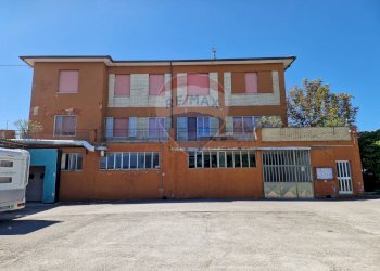 Edificio all\'aperto - Capannone Falconara Marittima - foto 4