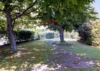 Giardino - Casa semi indipendente via Doberdò
 
7, Varese - foto 4