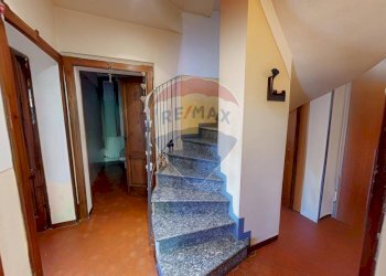 Scale - Casa semi indipendente via Doberdò
 
7, Varese - foto 8