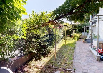 Giardino - Casa semi indipendente via Doberdò
 
7, Varese - foto 18