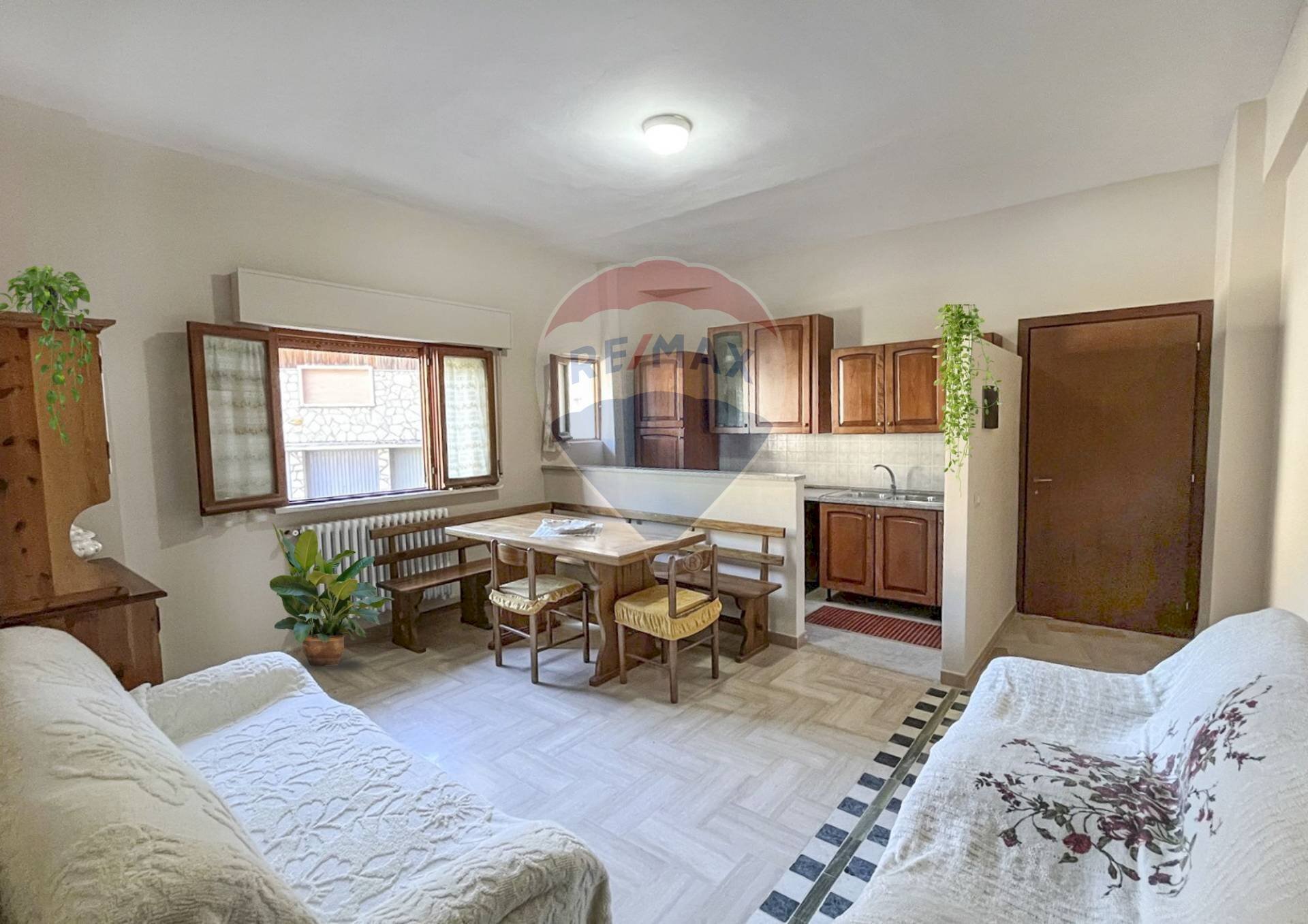 Sala da pranzo - Three-room apartment SR 83 MARSICANA VIA ROMA
 
SNC, Villetta Barrea - photo 1