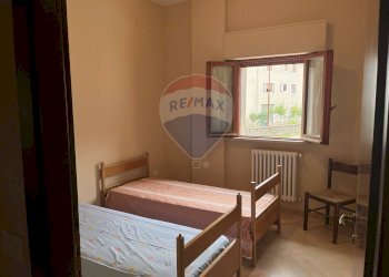 Camera / camera da letto - Trilocale SR 83 MARSICANA VIA ROMA
 
SNC, Villetta Barrea - foto 17