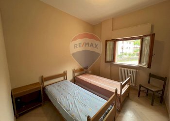 Camera / camera da letto - Trilocale SR 83 MARSICANA VIA ROMA
 
SNC, Villetta Barrea - foto 18